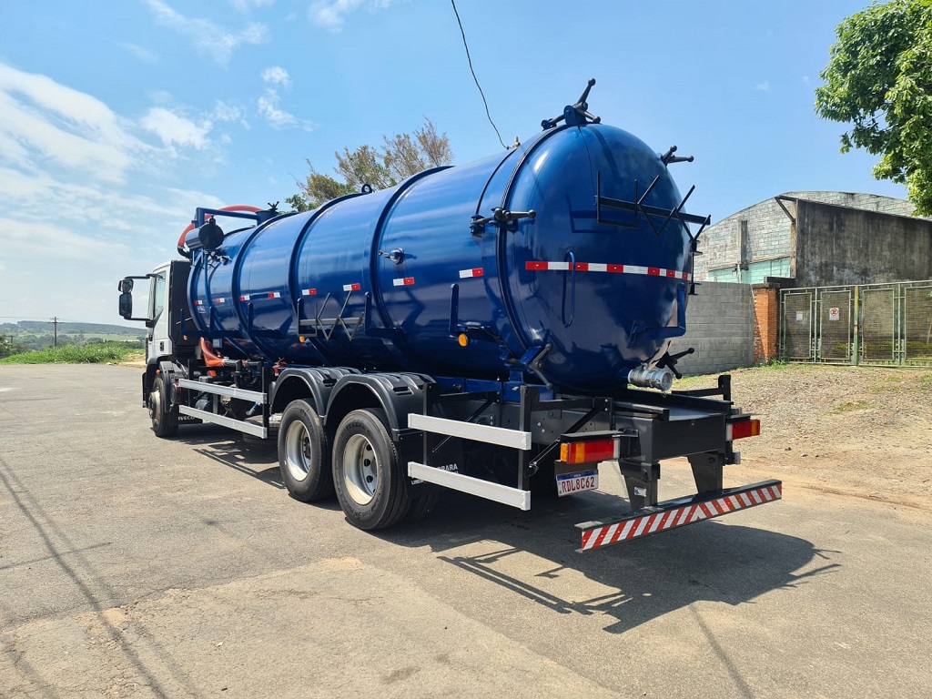 LOCAÇÃO CAMINHÃO HIDROVACUO - BOX RENTAL